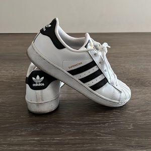 Adidas Originals 🖤🤍